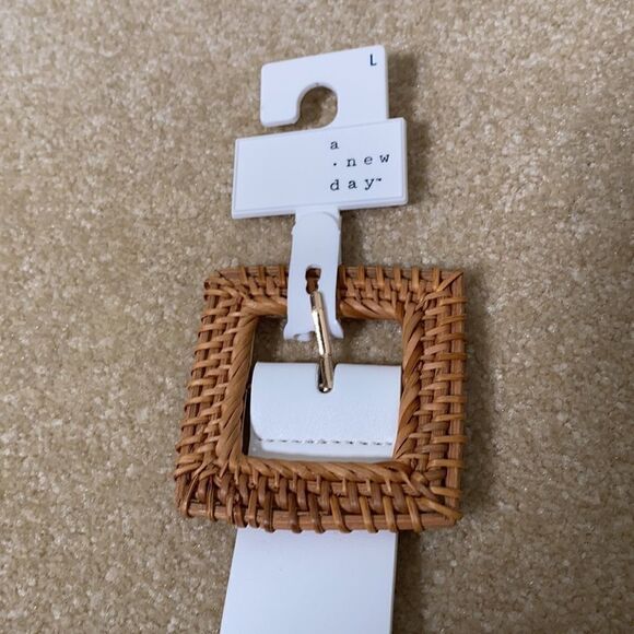 Women’s White Belt Woven Look Buckle Size L - Picture 2 of 5